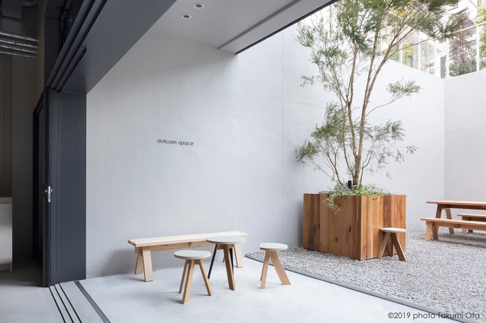 テラス席／画像提供：dotcom Japan