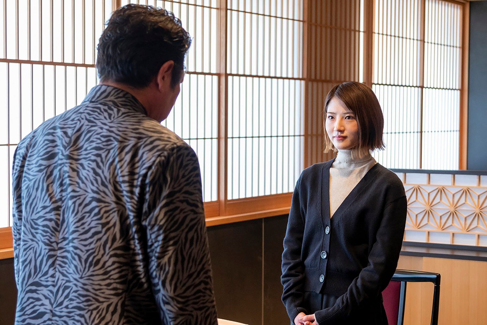 （右）若月佑美 （C）カンテレ