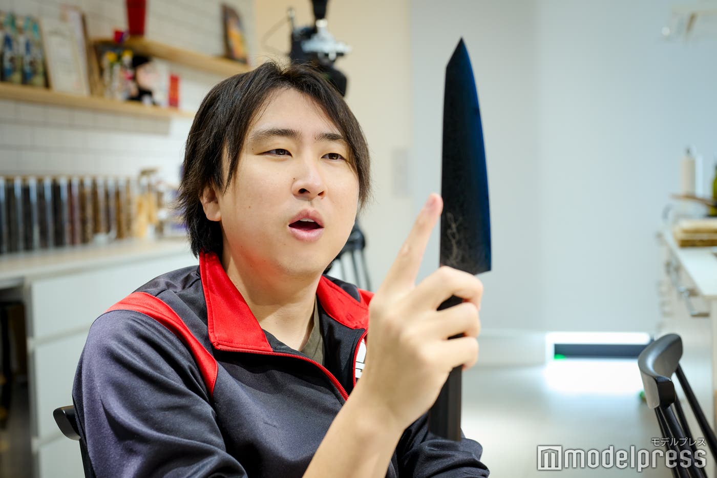 きまぐれ包丁の魅力を熱く語るかねこ(C)モデルプレス