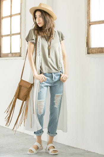 レース切り替えロングジレ「Re:EDIT by GALSTAR」3,898円(税込)/画像提供:Re:EDIT by GALSTAR