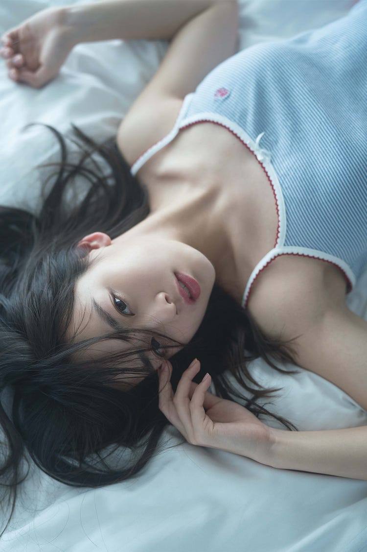 西原愛夏 おしり エロ 画像1/7) Fカップの現役歯科衛生士・西原愛夏、穴あきビキニでお尻チラリ…“持ち込み”制服のSEXYショットも - モデルプレス