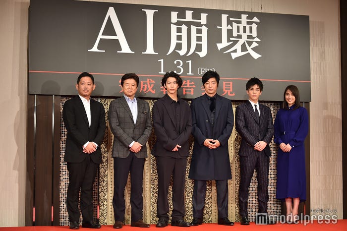 (左から)入江悠監督、三浦友和、賀来賢人、大沢たかお、岩田剛典、広瀬アリス(C)モデルプレス