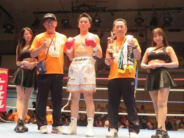 金子佳樹 A級昇格初戦でTKO勝利 金子ジム初代会長の孫「やっとプロボクサーになれた感じがします」