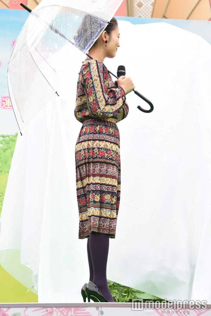 ファッションチェック:パープルグレーのタイツでぐっとおしゃれに/高畑充希(C)モデルプレス