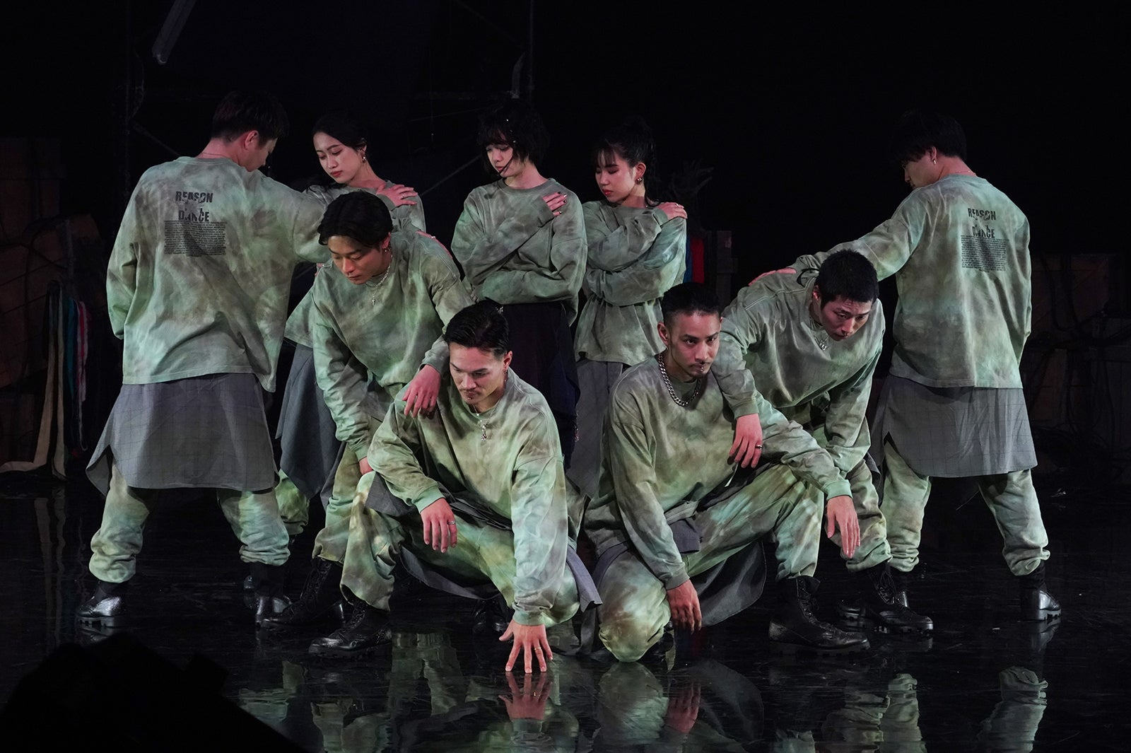 平手友梨奈とダンサーたち （C）日本テレビ