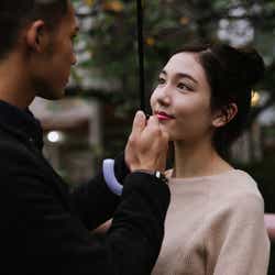 「ずっと俺のそばにいてよ?」思わず男性の気持ちがあふれてしまう“胸キュン女性”って?