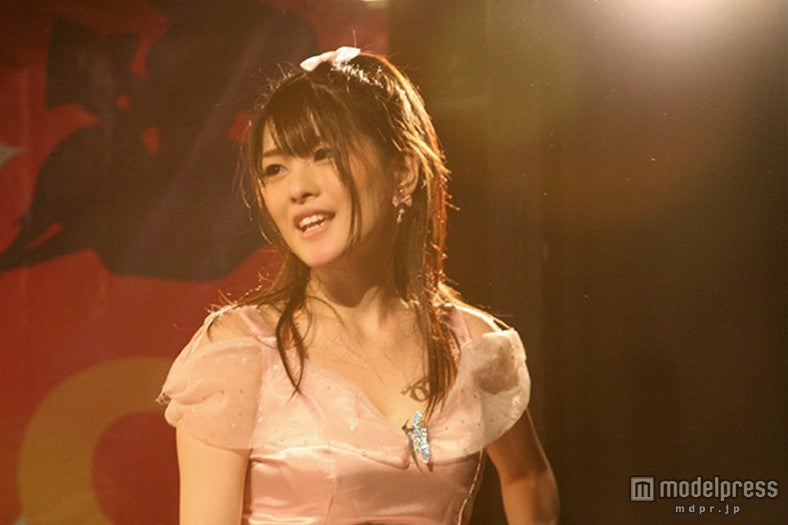 斜視を患っていようとも、常に全力でパフォーマンスをする神谷えりな