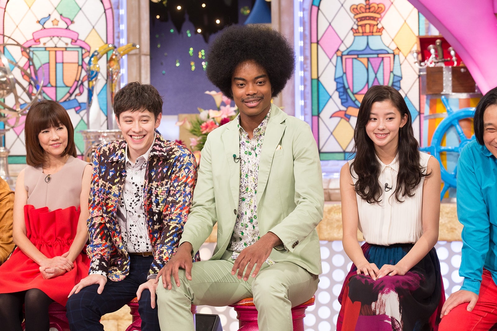 朝比奈彩（右）（画像提供：読売テレビ）