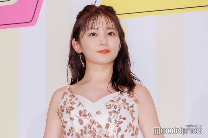 デコルテラインが美しい久間田琳加(C)モデルプレス