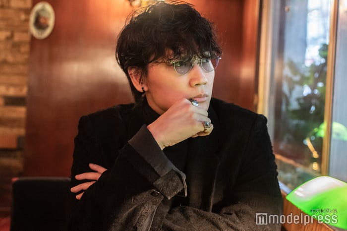 綾野剛(C)モデルプレス