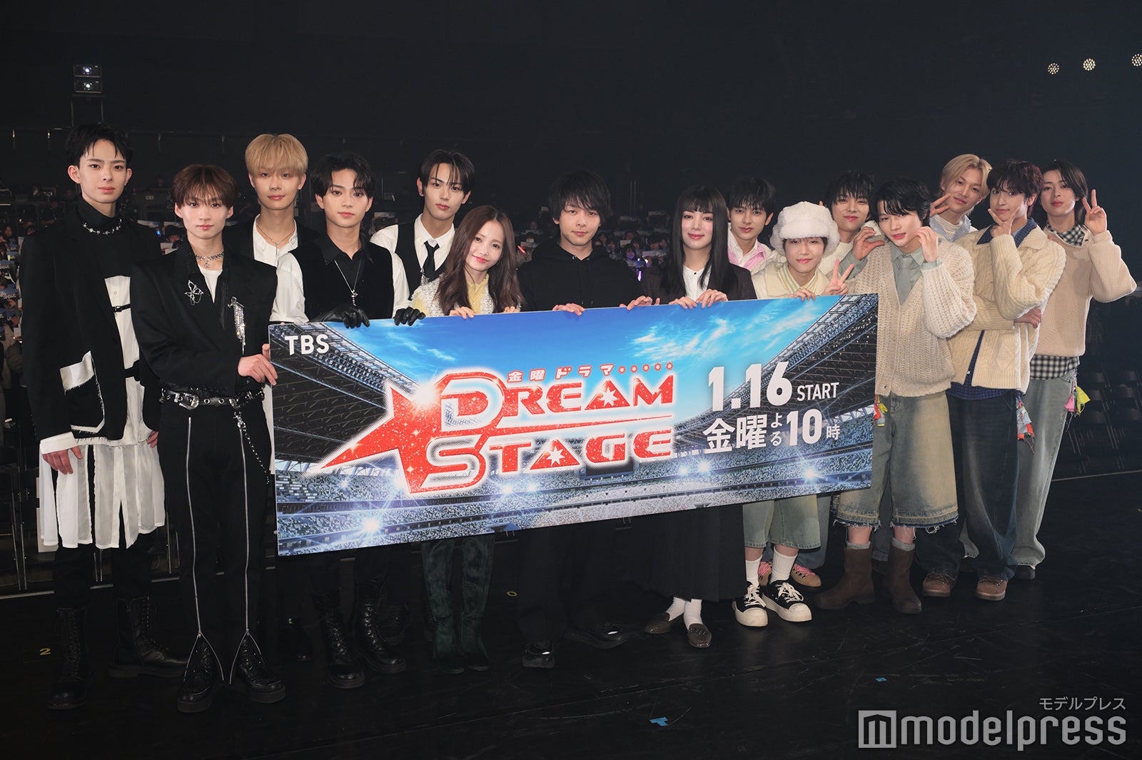 （後列左から）松瀬太虹、HOJIN、ISAAC、ターン、ドヒョク、ユンギ、カイセイ（前列左から）志賀李玖、岩瀬洋志、ハ・ヨンス、中村倫也、池田エライザ、アト、ユウヤ、キムゴン（C）モデルプレス