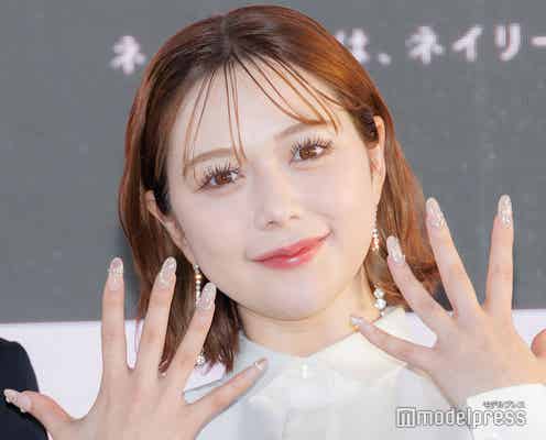 村重杏奈「自分でも毎日うっとり」美バストのぞくミニ丈衣装で色気爆発