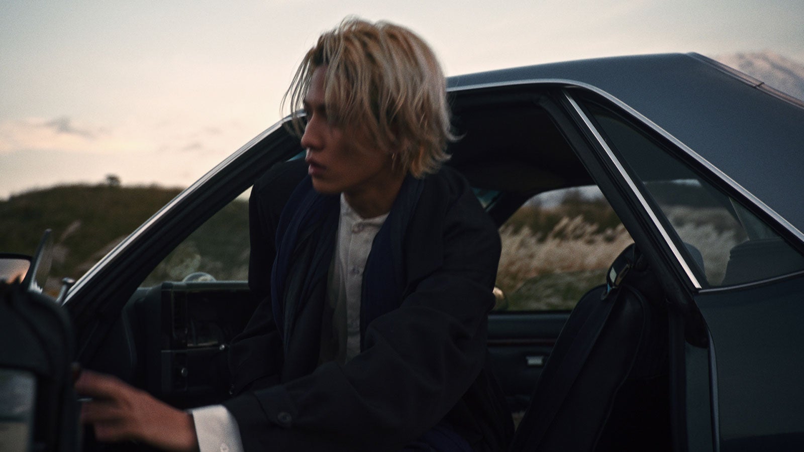 志尊淳（C）2019-2020 SQUARE ENIX CO., LTD. All Rights Reserved. Co-Developed by gumi Inc. LOGO ILLUSTRATION:（C）2018 YOSHITAKA AMANO