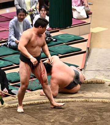 イケメン大森が豪快上手投げ決める「楽しかった」優勝決定トーナメントに進出【大相撲夏場所】