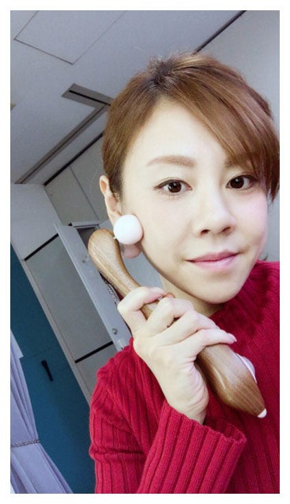 マッサージでケアする様子を披露/高橋真麻オフィシャルブログ(Ameba)より