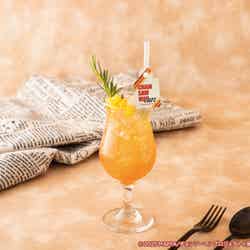 【デンジ】マンゴーパインソーダ 税込990円(C)2025 MAPPA/チェンソーマンプロジェクト (C)藤本タツキ/集英社