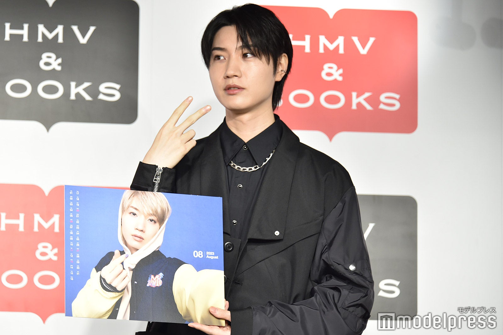 ギャル男がお気に入りの桜田通（過去は裏ピースしていたことを説明する桜田通）（C）モデルプレス