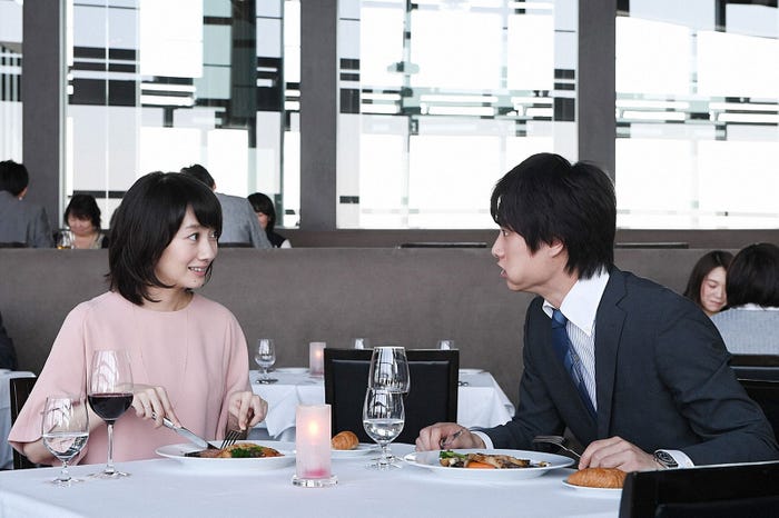 波瑠、鈴木伸之/「あなたのことはそれほど」第3話より(画像提供:TBS)