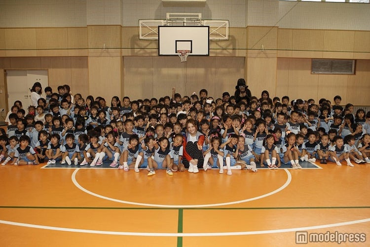 画像3 4 佐々木希 キュートなジャージ姿で園児ら700人と パペピプ ダンス モデルプレス 画像3 4 佐々木希 キュートなジャージ姿で園児ら700人と パペピプ ダンス モデルプレス