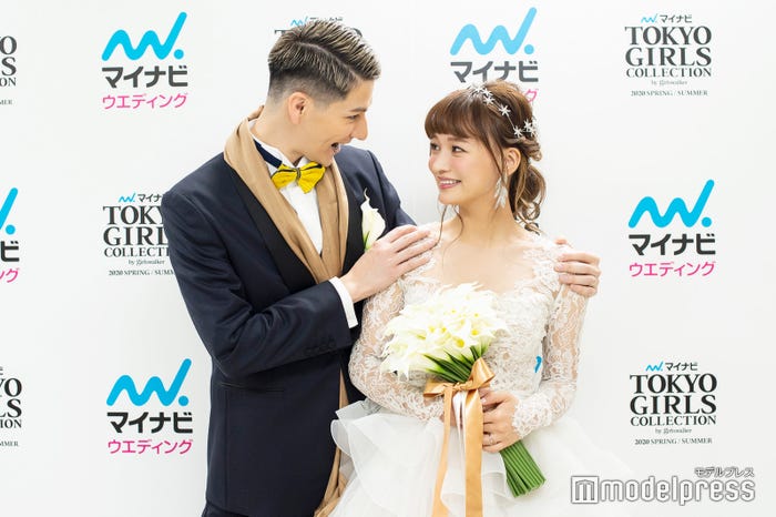 とにかくラブラブ…!JOY&わたなべ麻衣(C)モデルプレス