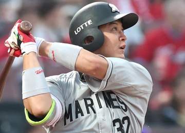 ロッテが逆転勝ち 佐藤が九回に値千金勝ち越し2ラン 石川慎が同点2点二塁打 先発ロングは5回3失点