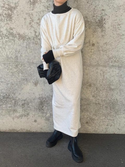 レディース　コーディネート　コーデ　着こなし　トレンド　おしゃれ　お洒落　オシャレ　2023　冬　ワンピース　ワンピ　レイヤード　レイヤードコーデ　黒ニット