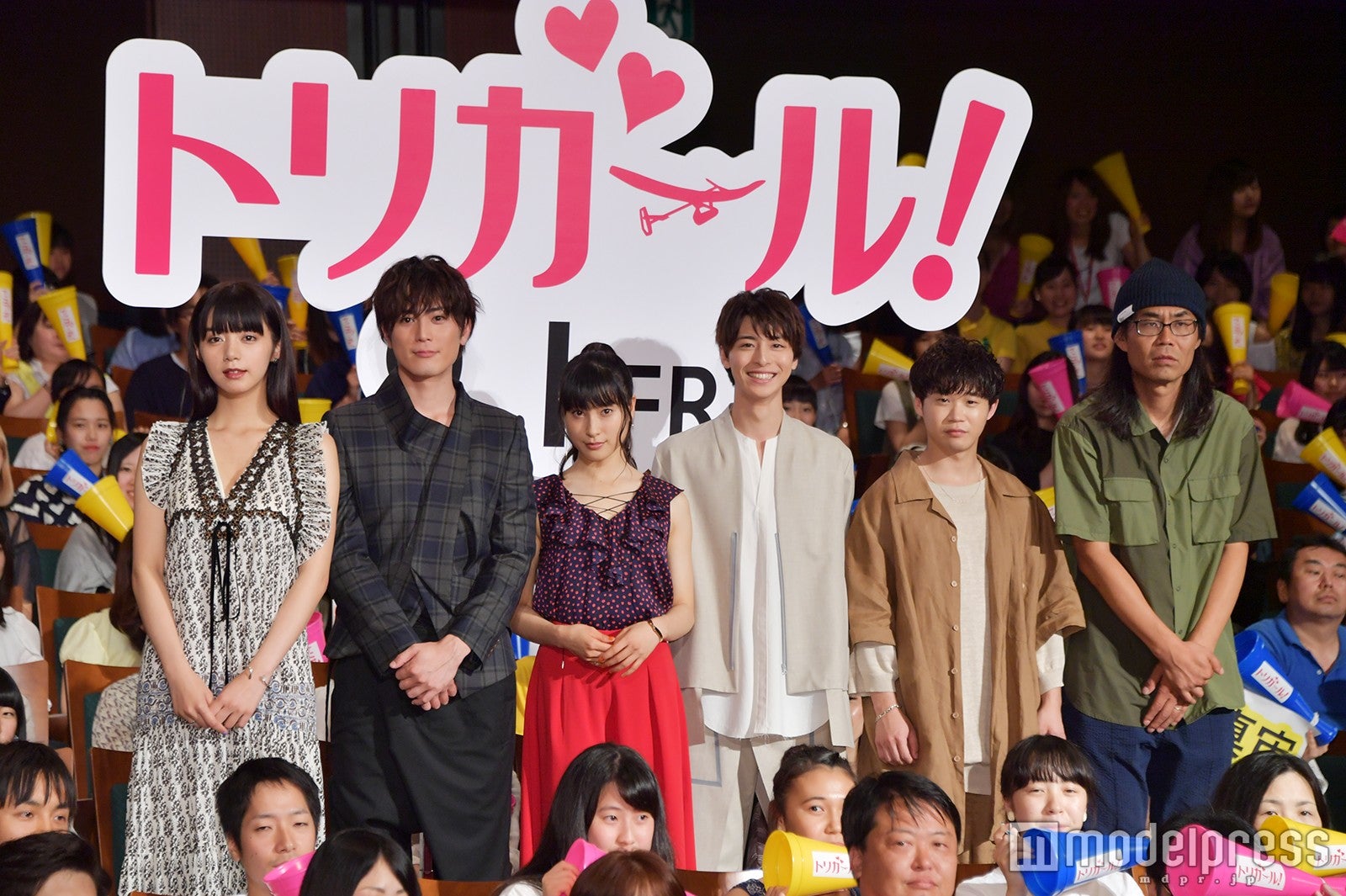 （左から）池田エライザ、間宮祥太朗、土屋太鳳、高杉真宙、矢本悠馬、英勉監督 （C）モデルプレス