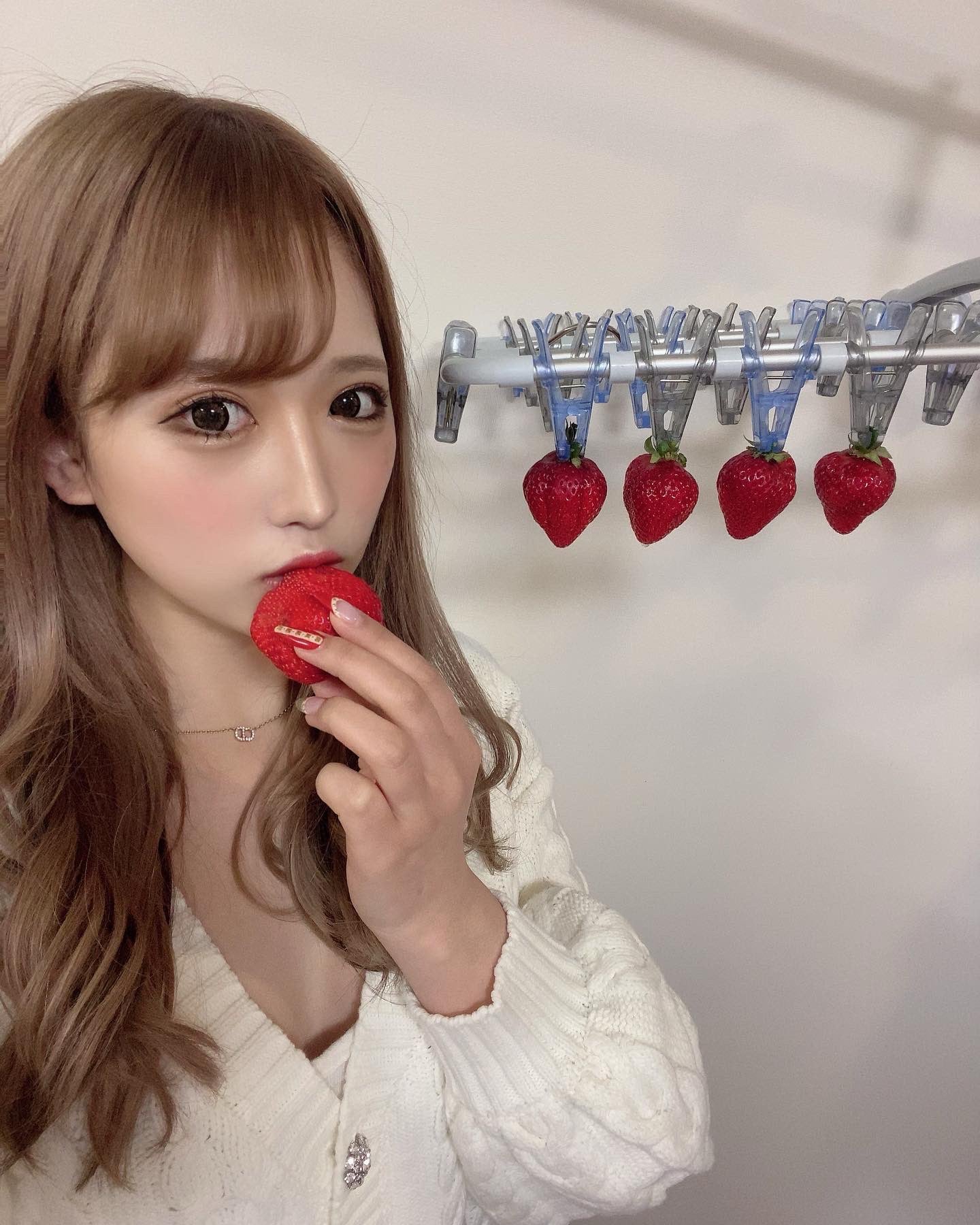 伊藤桃々、“家でできるいちご狩り”に「真似したい」の声続出　熊田曜子らも実践