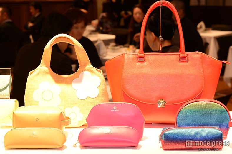 ビビットカラーが春らしいバッグとポーチ