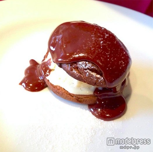 アイス入りシュー「プロフィットゥロール」¥400／画像提供：violette