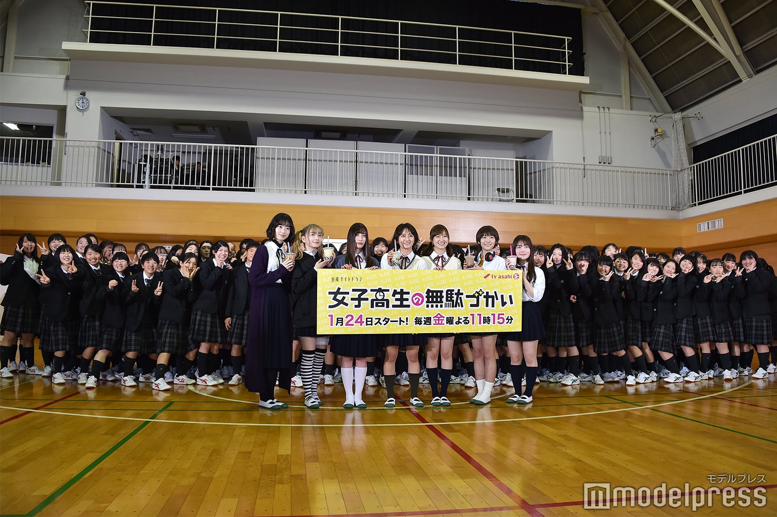 （左から）井本彩花、福地桃子、中村ゆりか、岡田結実、恒松祐里、浅川梨奈、畑芽育（C）モデルプレス