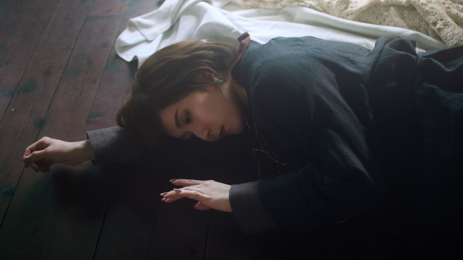 松岡茉優（C）2019-2020 SQUARE ENIX CO., LTD. All Rights Reserved. Co-Developed by gumi Inc. LOGO ILLUSTRATION:（C）2018 YOSHITAKA AMANO