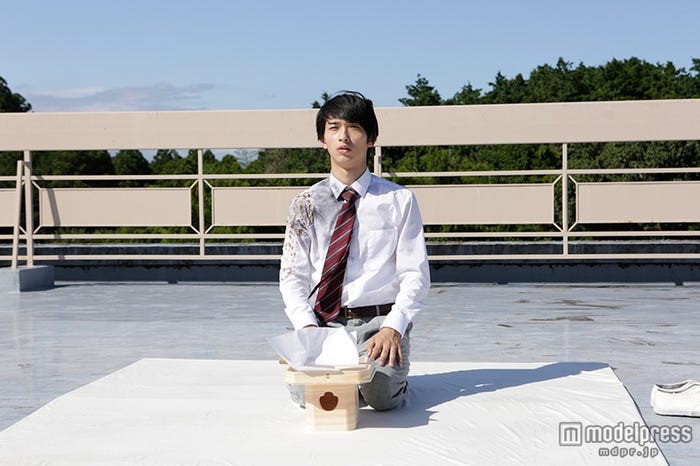 いきなり切腹、その理由とは(C)2015ギャンビット・「JKは雪女」製作委員会