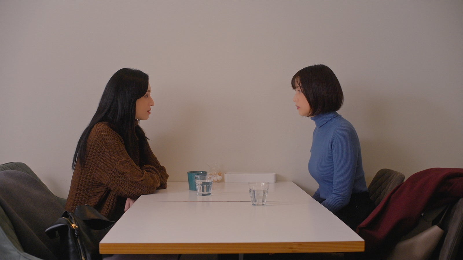 栗山千明、山本美月（C）志村貴子／講談社（C）HJホールディングス