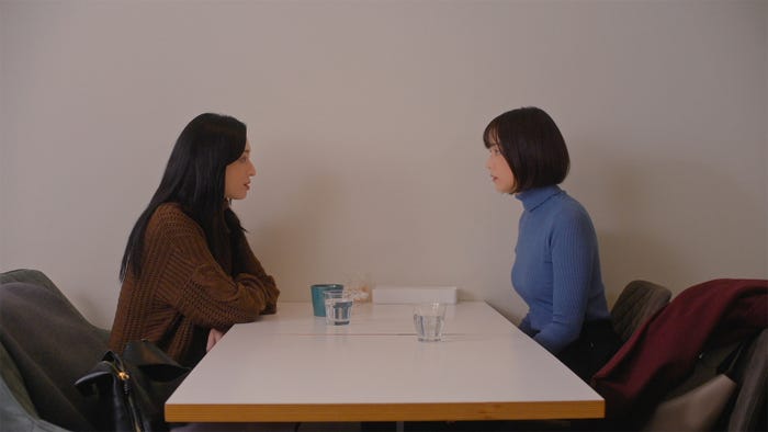 栗山千明、山本美月(C)志村貴子/講談社(C)HJホールディングス