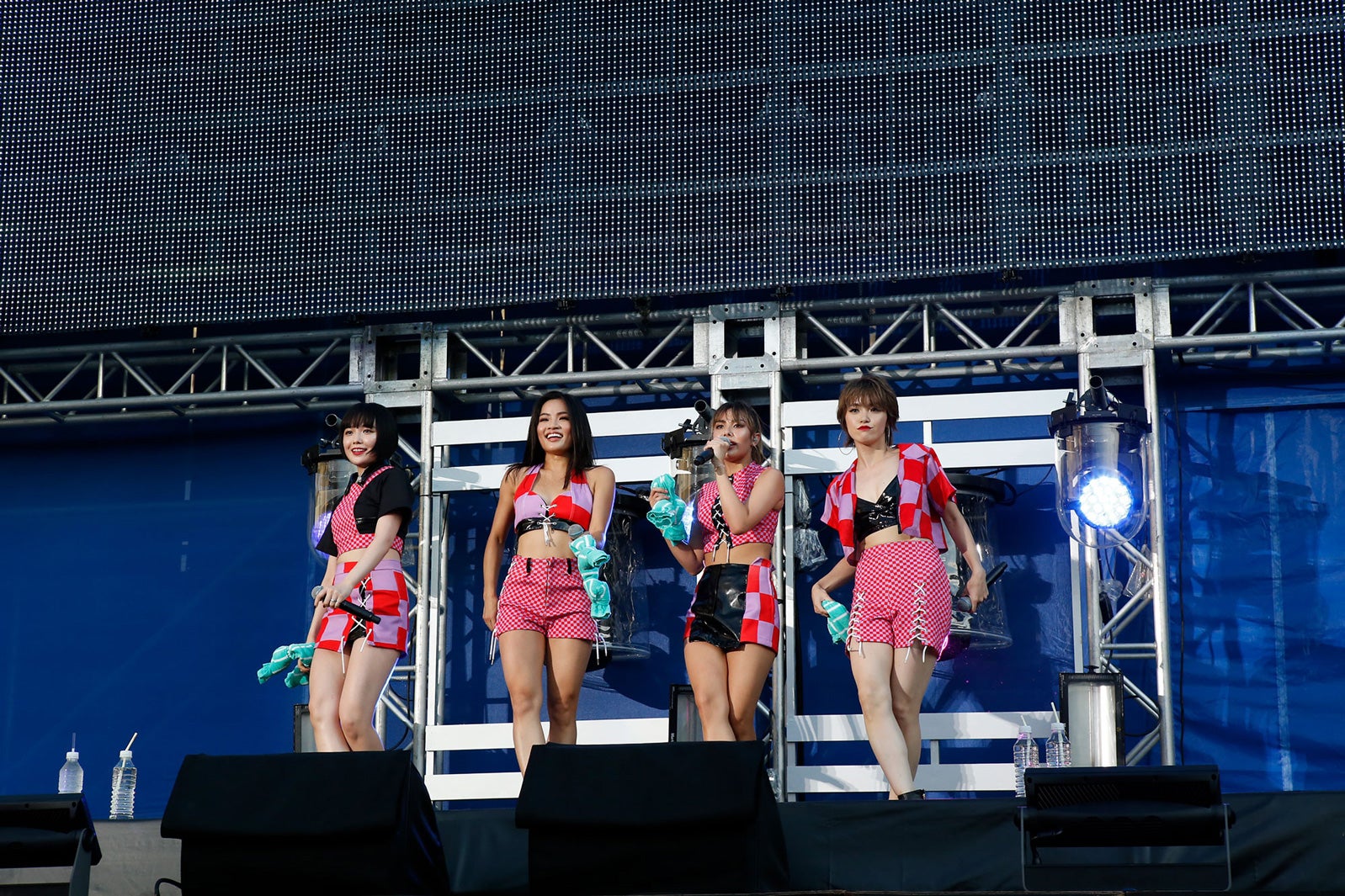 26日に出演したFAKY（左から）Mikako、Akina、Anna、Lil’ Fang(読み：リル ファング) （写真提供：avex）  