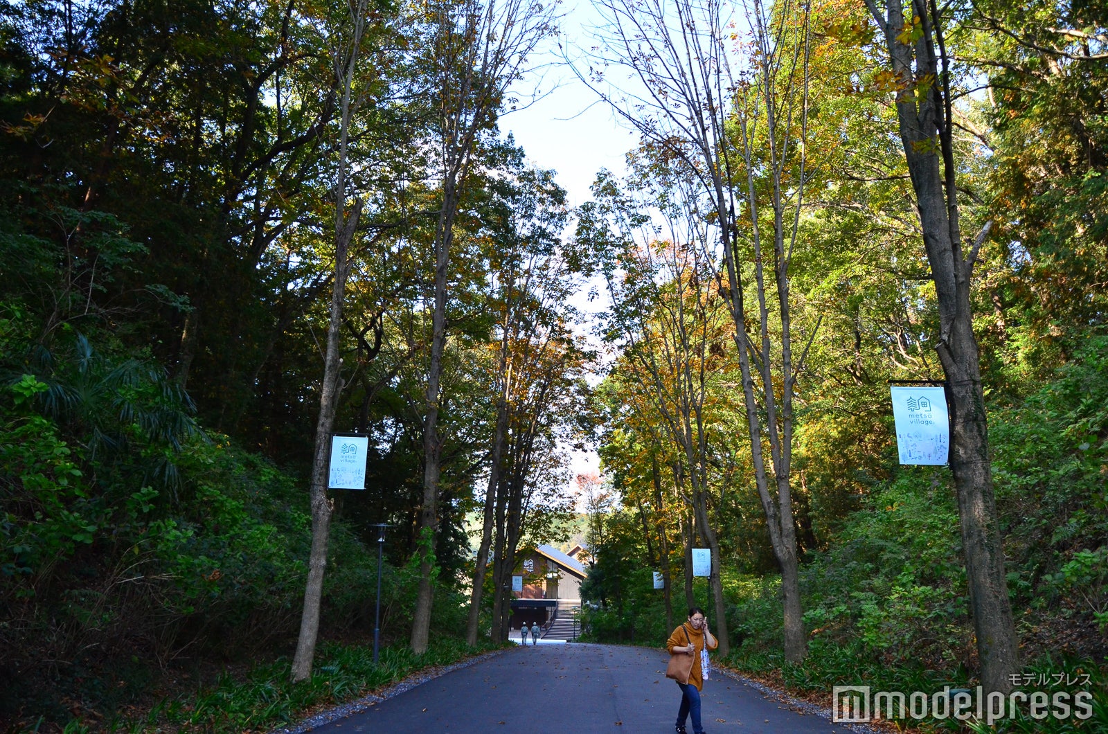 エントランスからメッツァまでをつなぐ並木道（C）モデルプレス