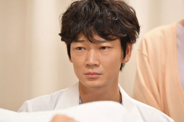 綾野剛/「コウノドリ」第9話より(画像提供:TBS)