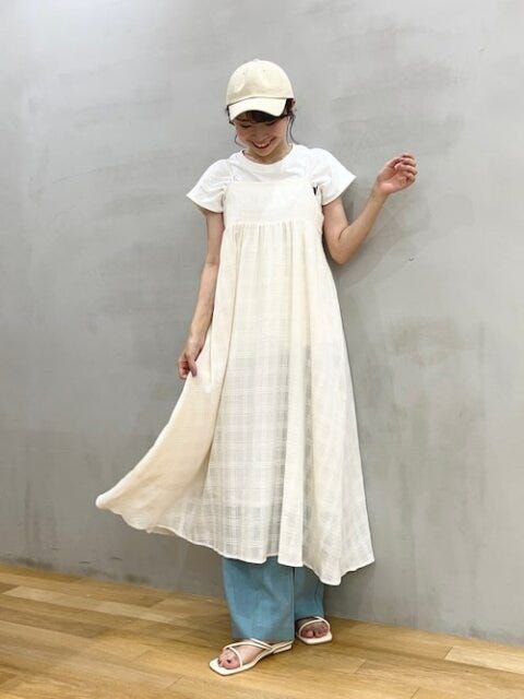 カラーパンツ　コーデ　夏