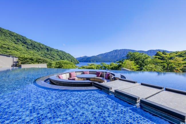 注目の新旅館「箱根・芦ノ湖 はなをり」 “水盤テラス”で深呼吸したくなる絶景を独占!