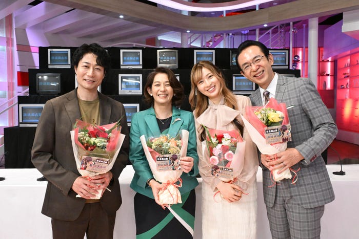 戸次重幸、片岡礼子、宮部のぞみ、福澤朗(C)日本テレビ