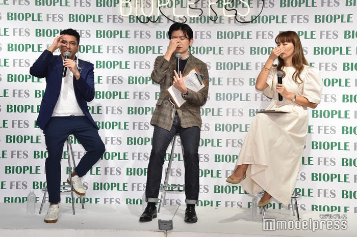 ニーマル・ラージ・ギャワリ氏、青木源太、谷口智美氏(C)モデルプレス