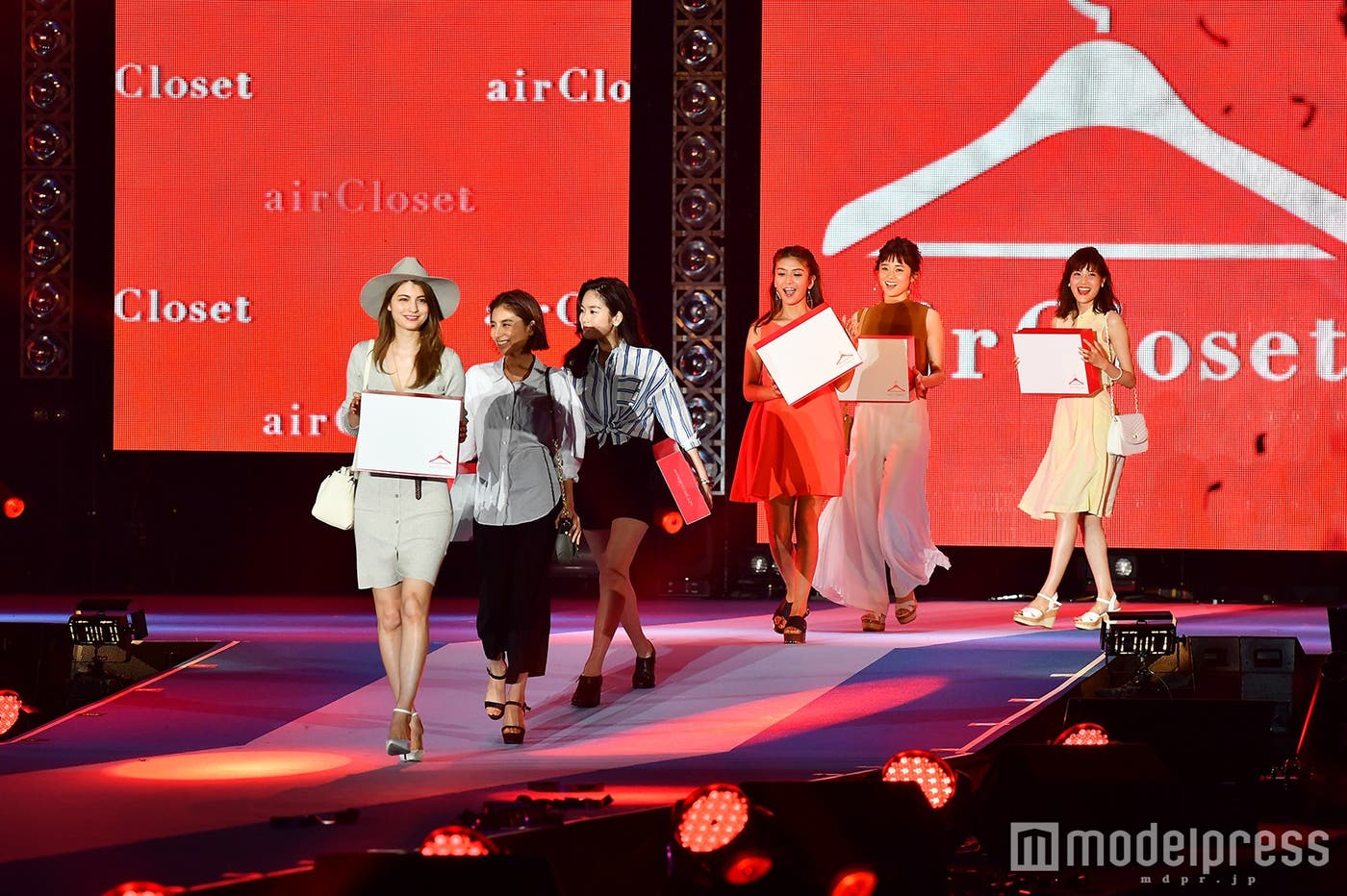 モデルたちがランウェイに集結(C)モデルプレス