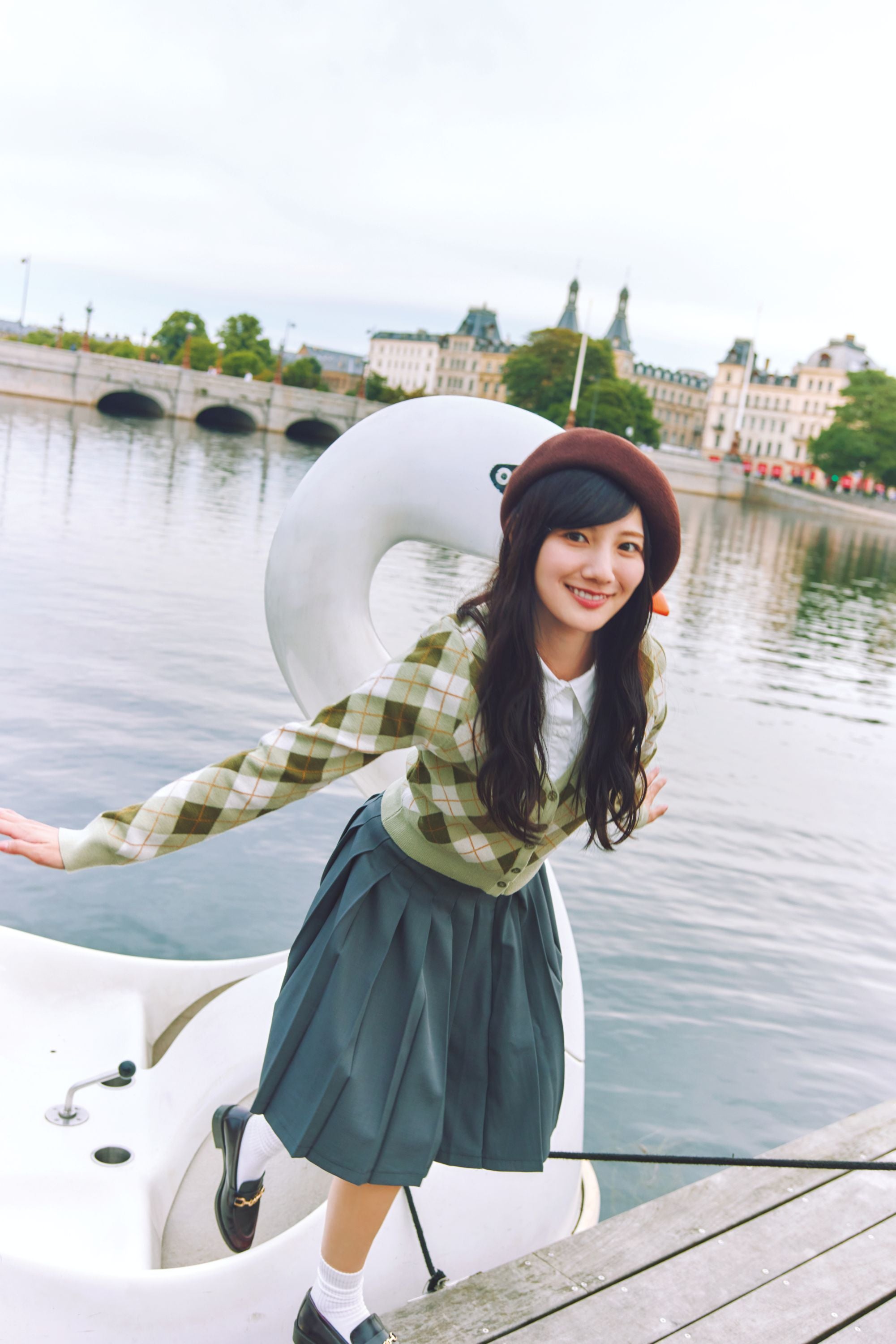 日向坂46河田陽菜、レースキャミ姿ではにかむ 2nd写真集特典ポスト