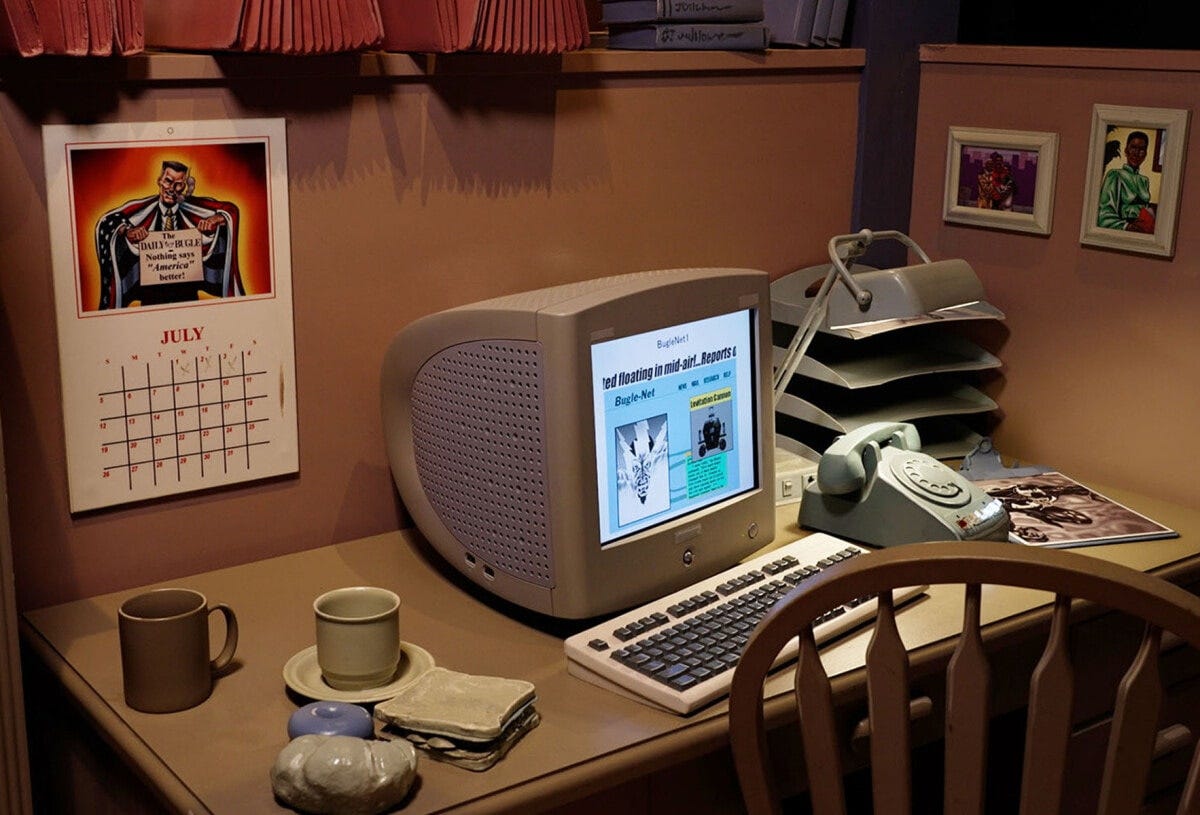 アトラクションに入ってライドに乗るまでにもお楽しみが。カレンダーをみると、この日の日付（7月4日）がわかります　画像提供：ユニバーサル・スタジオ・ジャパン