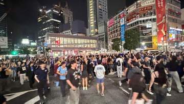 ブラジル戦1時間半前から渋谷で人々が決起集会 群衆殺到で狂喜乱舞 人の多さに「後悔」ブラジルユニの日本人も