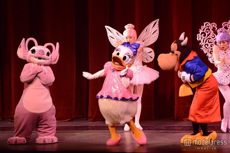 デイジー、エンジェル、クララベル・カウが描く王子様に出会う願い