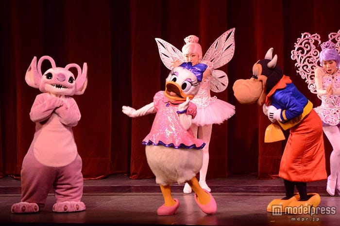 デイジー、エンジェル、クララベル・カウが描く王子様に出会う願い