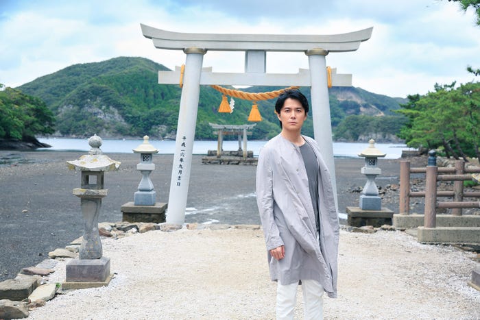 福山雅治/対馬・和多都美(わたづみ)神社にて(提供写真)