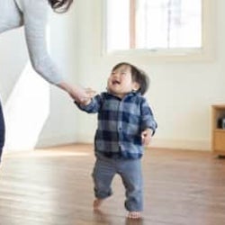 アレがケガの原因に…? 赤ちゃんが歩き始めるまでに知っておきたいこと